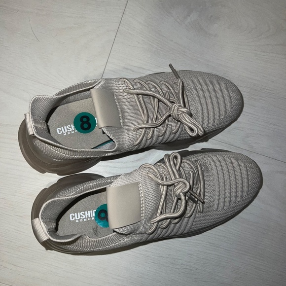 NWOT Cushionaire Women's Apolo Knit Sneakers - Picture 2 of 4